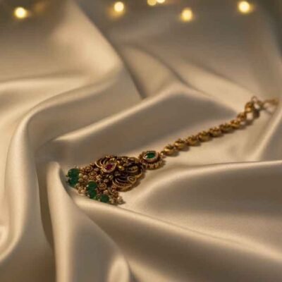 Dainty Antique Finish Kemp Stone Maang Tikka